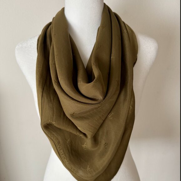 [SOLD] Authentic Louis Vuitton Silk Scarf - Picture 6 of 13